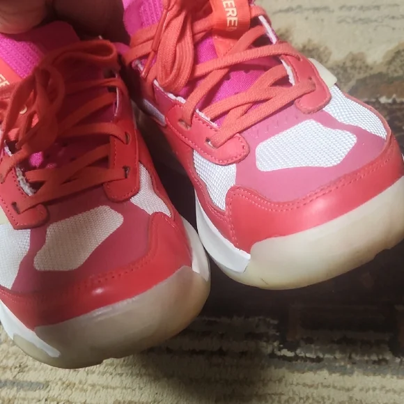 Jordan Athletic Shoes Pink and White - Picture 11 of 11